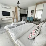 In Four Seasons 2 Apartment