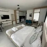 Apartment In Four Seasons 2