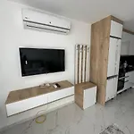Apartment In Four Seasons 2 *