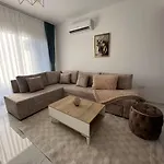 In Four Seasons 2 Apartment *