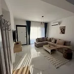 In Four Seasons 2 Apartment