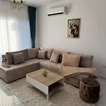 In Four Seasons 2 Apartment