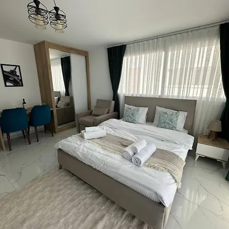 In Four Seasons 2 Apartment *