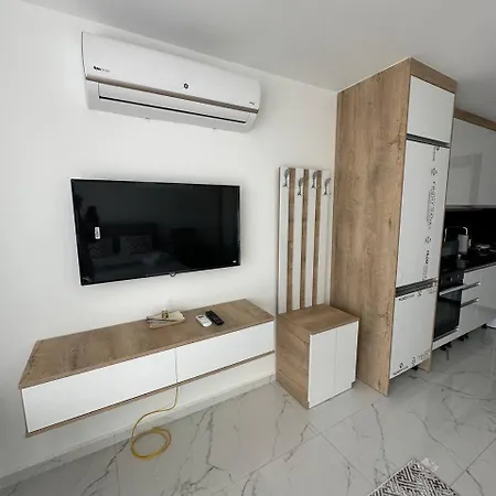 Apartment In Four Seasons 2 *