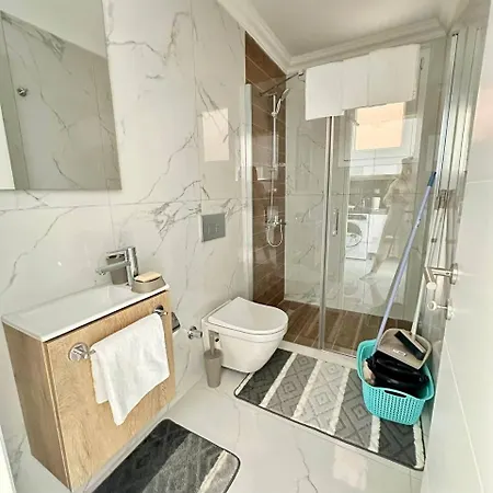 In Four Seasons 2 Apartment