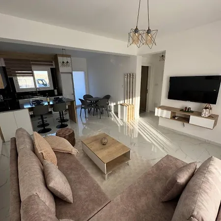 In Four Seasons 2 Apartment *